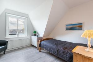 a bedroom with a bed and a window at Ferienwohnung Freiblick in Neukirchen
