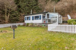 a house in a yard with a white fence at Homertstuebchen in Eslohe