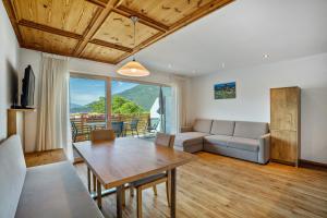 a living room with a couch and a table at Moarhof in Rosa