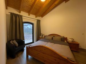 a bedroom with a large bed and a window at Ferien-Schindeldorf in Stromberg