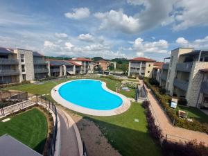 an overhead view of a swimming pool in an apartment complex at New Casa Augusto in Lazise