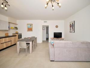 a living room with a couch and a table at New Casa Augusto in Lazise