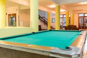 Bàn bi-da tại Hotel Bel Sur