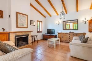 a living room with a fireplace and a tv at Son Sant Joan in Alaró
