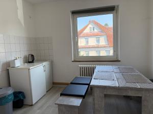 a small kitchen with a table and a window at Schöne 3 Zimmer Wohnung in Bad Salzuflen in Bad Salzuflen
