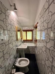 a bathroom with a toilet and a sink at Trilocale Einaudi Bardonecchia in Bardonecchia