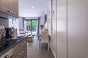a kitchen with a table and a dining room at Studio moderne tout confort in La Valette-du-Var