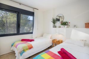 two beds in a room with a window at Mountain View Villa in Bárig +21 photos