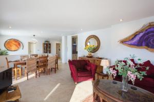 a living room with a table and a dining room at Mountain View Villa in Bárig
