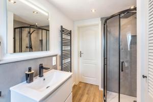a bathroom with a sink and a shower at Eichendorff Loft in Nordhausen +22 photos