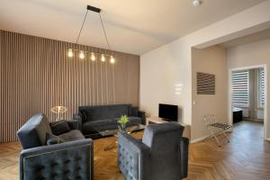 a living room with a couch and chairs and a television at Hotel zur Panke Wohnung 5 in Kolonie Röntgental