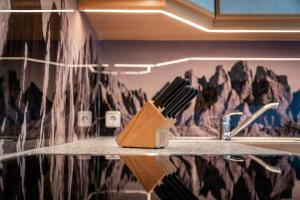 a kitchen counter with a knife on top of it at Bergblick App Lärche in Villnoss