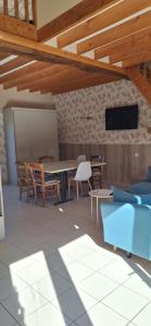 a living room with a table and chairs at La Maisonnette du Meslay in Fyé