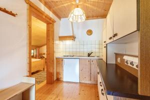 a kitchen with a black counter top and wooden floors at Ferienwohnung Jägermeister in Sankt Martin bei Lofer