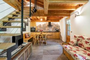 a kitchen and dining room with a spiral staircase in a house at La Chiasa in Rabbi