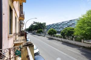 an empty street with cars parked on the side of a building at Affittacamere Borgo Trento in Verona