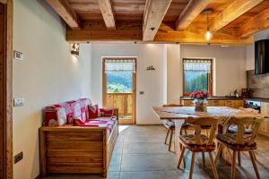 a living room with a table and a couch at La Chiasa in Rabbi