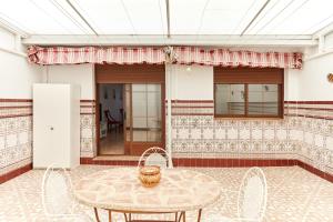 a room with a table and chairs in a room at Casa López in Baena