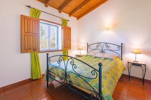 a bedroom with a bed and a window at Monte do Cerro Verde in Santiago do Cacém