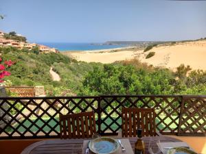 a table with a view of the beach and the ocean at Casina Torre in Torre Dei Corsari