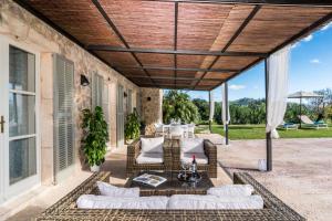 an outdoor patio with a table and chairs at Can Bossa in Capdepera