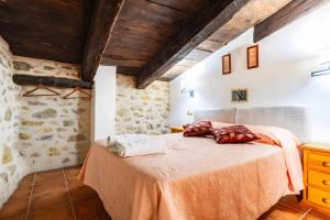 a bedroom with a bed in a room at Moli d' en Pi in Morella