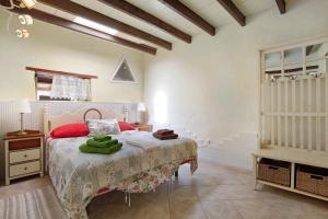 a bedroom with a bed with green towels on it at Casa del Valle in Betancuría +21 photos