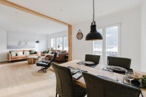 a dining room and living room with a table and chairs at Ferienwohnung Waldzauber Lennestadt in Lennestadt