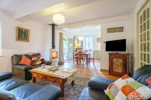 a living room with a couch and a table at La Colline aux Oiseaux in Tieffenbach
