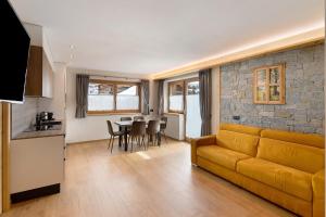 a living room with a couch and a table at Alpi Flo Chalet in Livigno