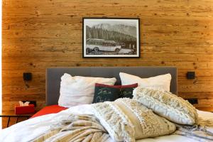 a bedroom with a bed with a car on the wall at Chalet Almblick mit Sauna in Tauplitz