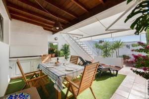 a dining room with a table and chairs at Apartamento Cipreses in Puerto del Carmen