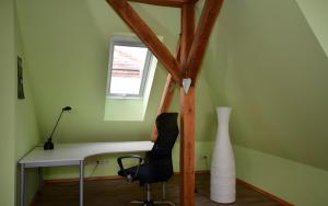 a office with a desk and a chair and a vase at Apartment Alter Fritz in Potsdam
