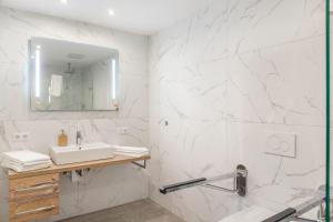 a white bathroom with a sink and a mirror at Ferienwohnung Zugspitze in Ehrwald