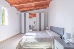 a bedroom with a large bed with a wooden ceiling at Villa Lorenzo in Avola +25 photos