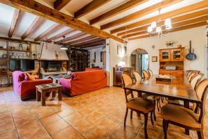 a living room with a table and chairs at Laguna Herrera in Campo de Cuéllar