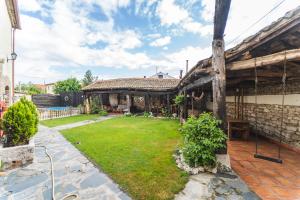 a backyard of a house with a green yard at Laguna Herrera in Campo de Cuéllar