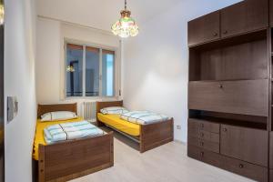 a bedroom with two beds and a dresser at Wohnung mit grandiosem Ausblick in Tremosine Sul Garda
