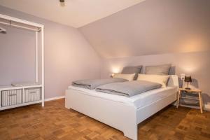 a white bed in a room with a window at Ferienwohnung Allgäu in Kißlegg