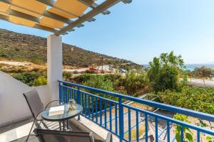 a balcony with a table and chairs and a view of the ocean at Perasma Studio 1b in Kipri