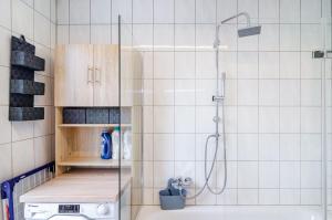 a bathroom with a shower and a toilet and a sink at Ferienwohnung am West-östlichen Tor in Ecklingerode +22 photos