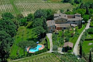 an aerial view of a house with a swimming pool at La Ripa - Appartamento Padronale in San Gimignano