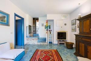 a living room with a bed and a fireplace at La Ripa - Appartamento Padronale in San Gimignano