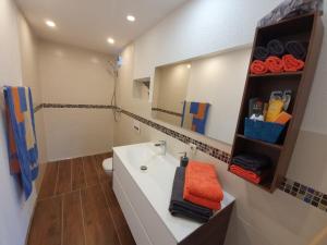 a bathroom with a sink and a mirror at Haus Sonnenblume in Weilheim +4 photos