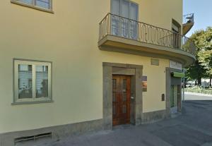 a building with a wooden door and a balcony at Residenza Oltrarno in Florence