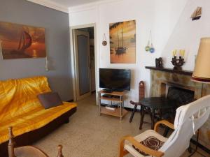 a living room with a couch and a table at Villa Sylvie- Cerca Playa Riells- 4 in L'Escala