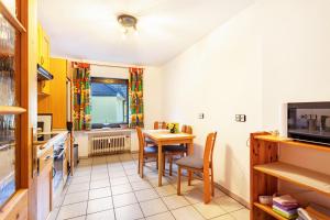 a kitchen and dining room with a table and chairs at Ferienwohnung Busch in Meinerzhagen