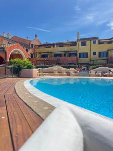 a large swimming pool in front of a building at C 210 Puntavilla in La Maddalena