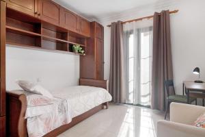 a bedroom with a bed and a desk and a window at Alpispa in Arrecife