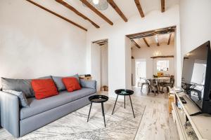 a living room with a couch and a tv at Mirasol in Benitachell